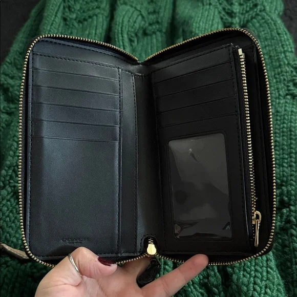 Coach Black Leather Zip Wallet - Picture 2 of 3